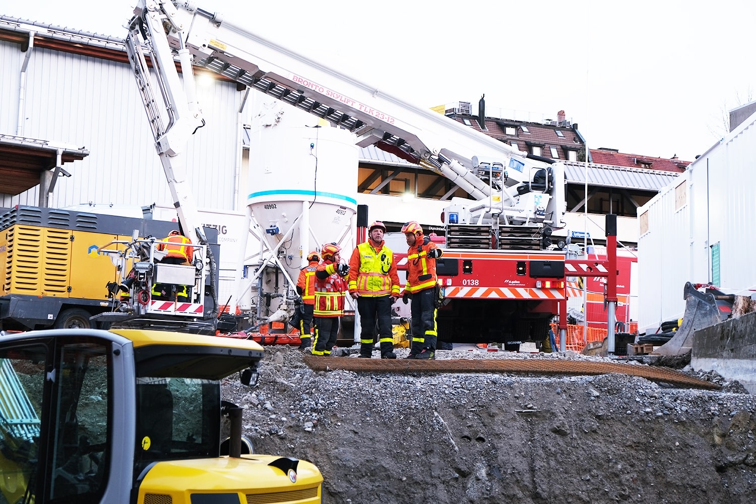 Übung verschüttete Person im Baugrube