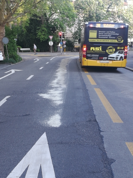 Ölspur am Unteren Graben