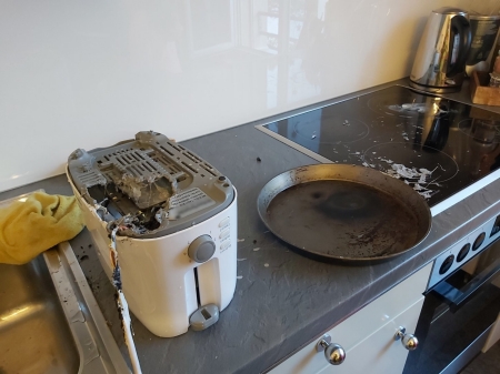 Bild vom verschmorten Toaster