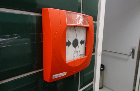 Symbolbild eingedrückter Handtaster