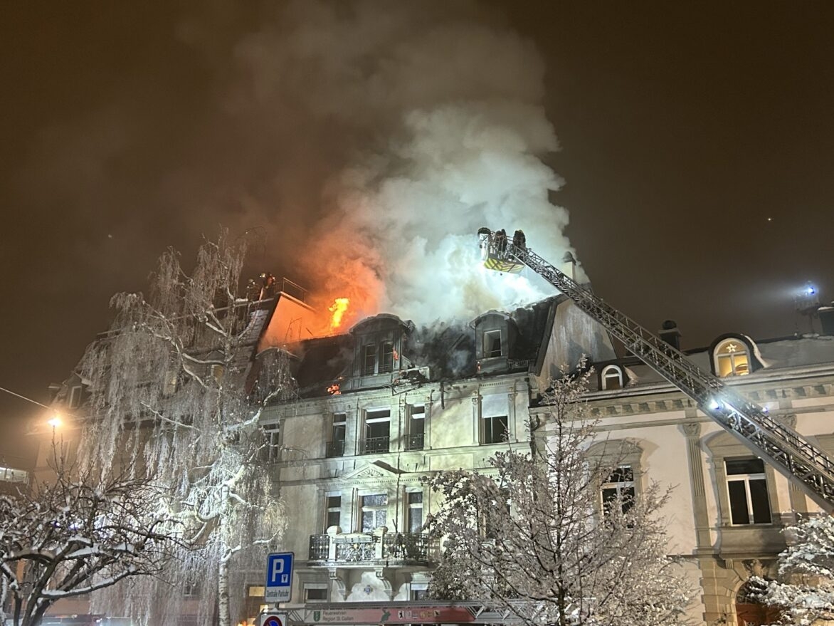 Grossereignis Dachstockbrand Blumenaustrasse